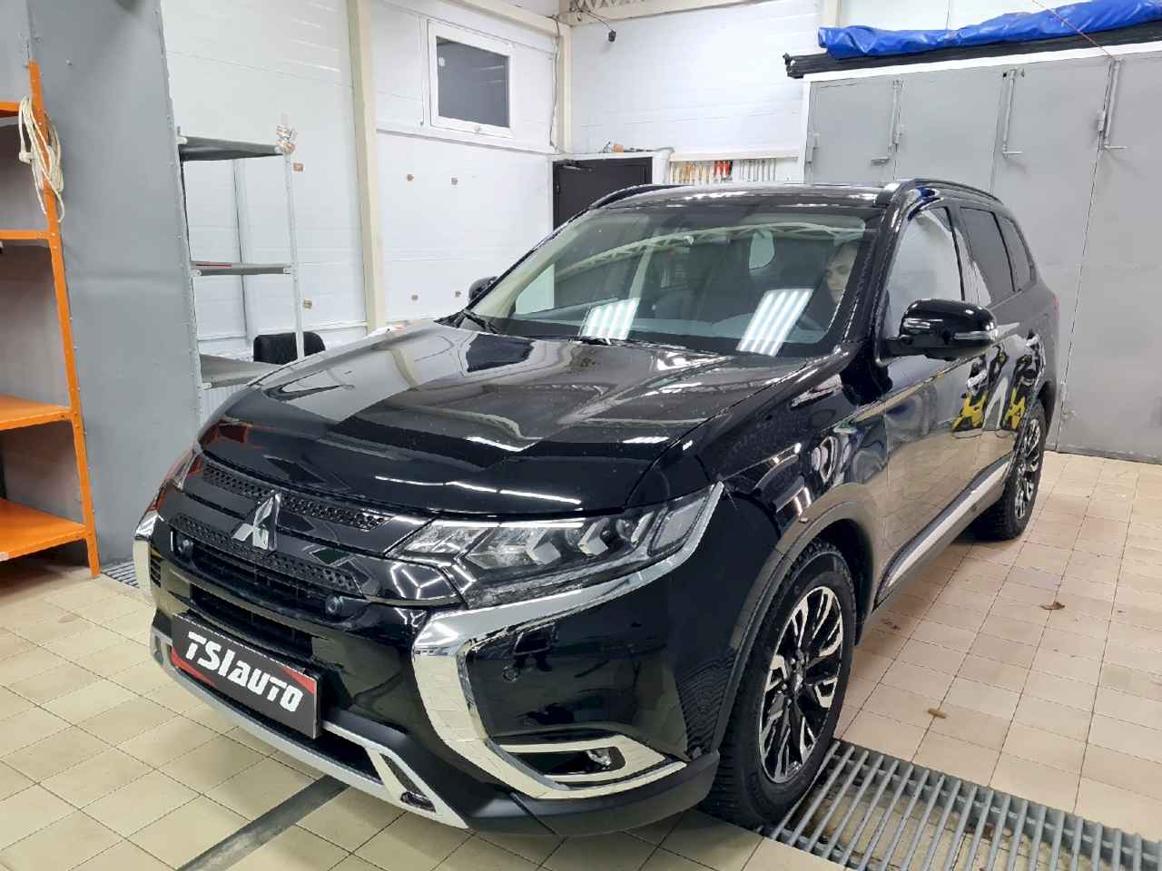 Шумоизоляция Mitsubishi Outlander в Алматы Шумоизоляция Mitsubishi Outlander в Алматы