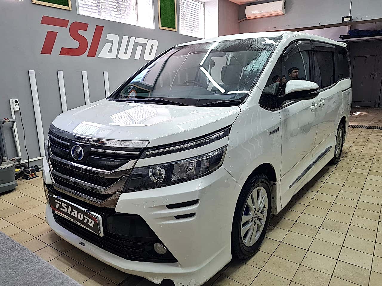 Шумоизоляция Toyota Voxy в Алматы Шумоизоляция Toyota Voxy в Алматы
